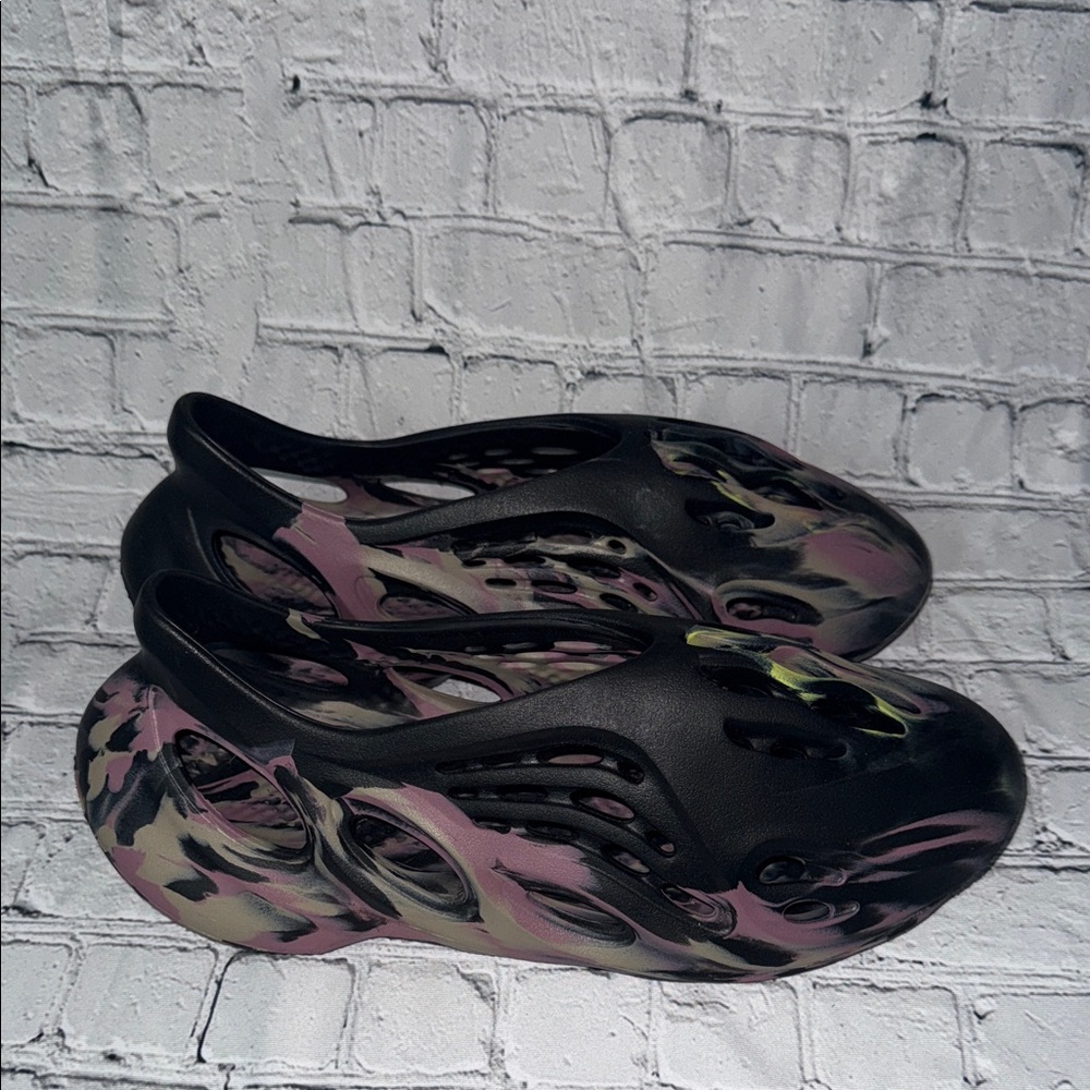 Men’s Yeezy foam runners mx carbon